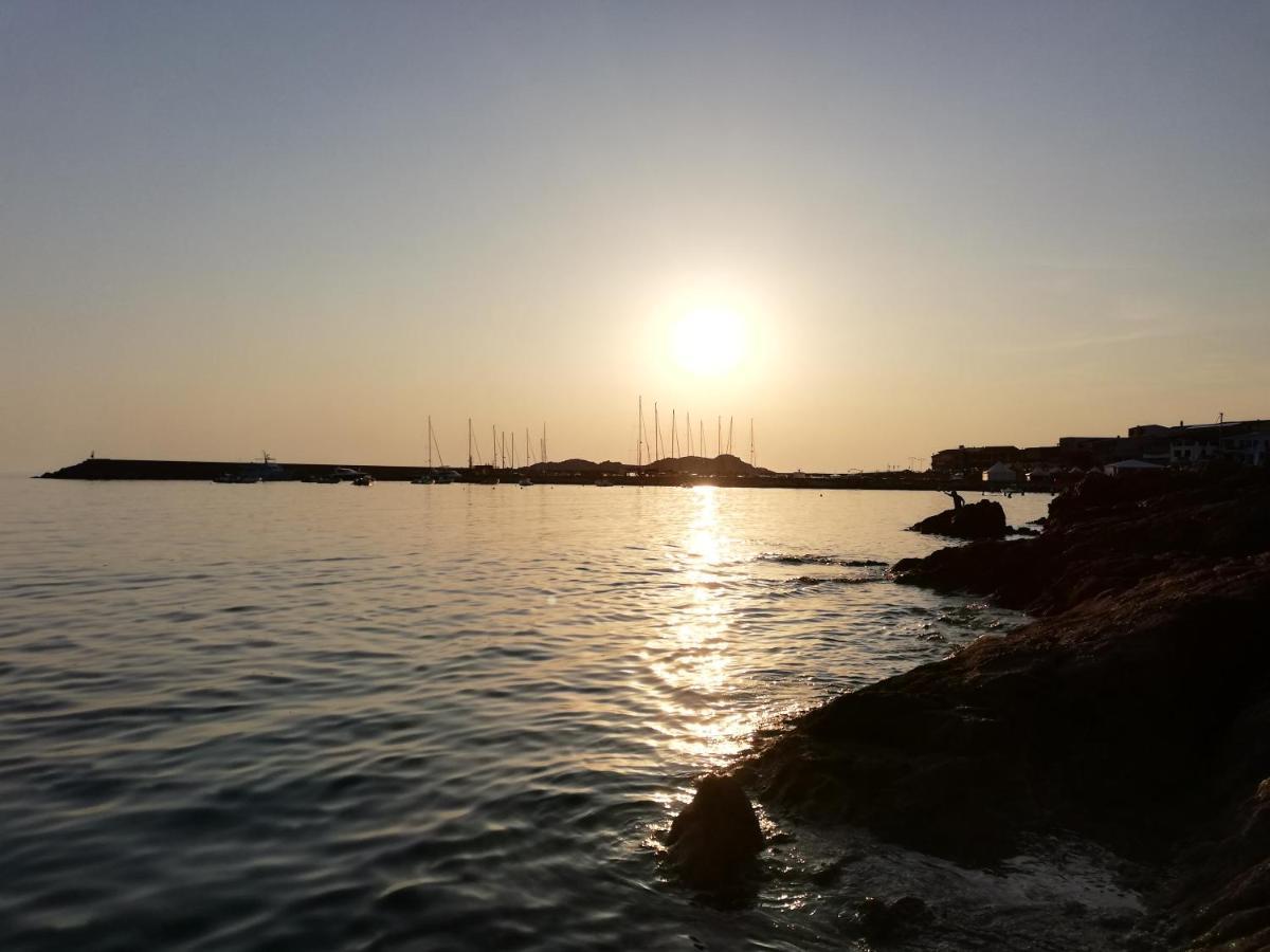 Tanca Della Torre Trilocale Vista Mare Lejlighed Isola Rossa Eksteriør billede